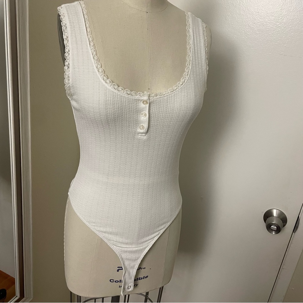 Forever 21 white lace bodysuit Size M